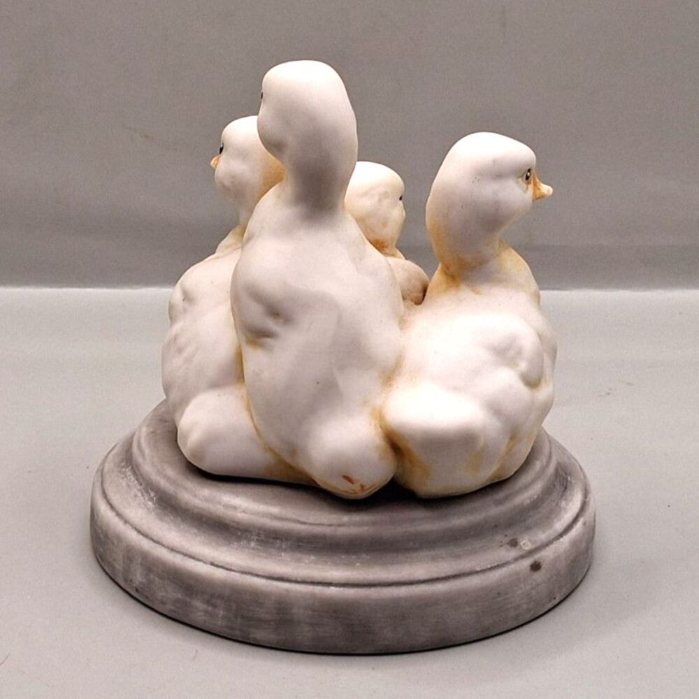 Vintage Ducklings Baby Duck Figurine Sculpture Easter Made in The USA Porcelain - Picture 4 of 5